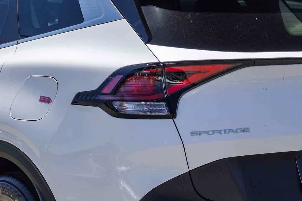 Certified 2025 Kia Sportage EX FWD image 7
