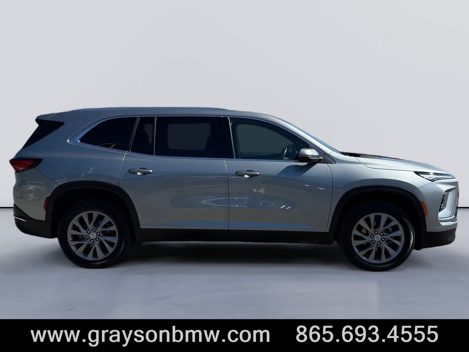 Used 2025 Buick Enclave Preferred AWD/4WD image 2