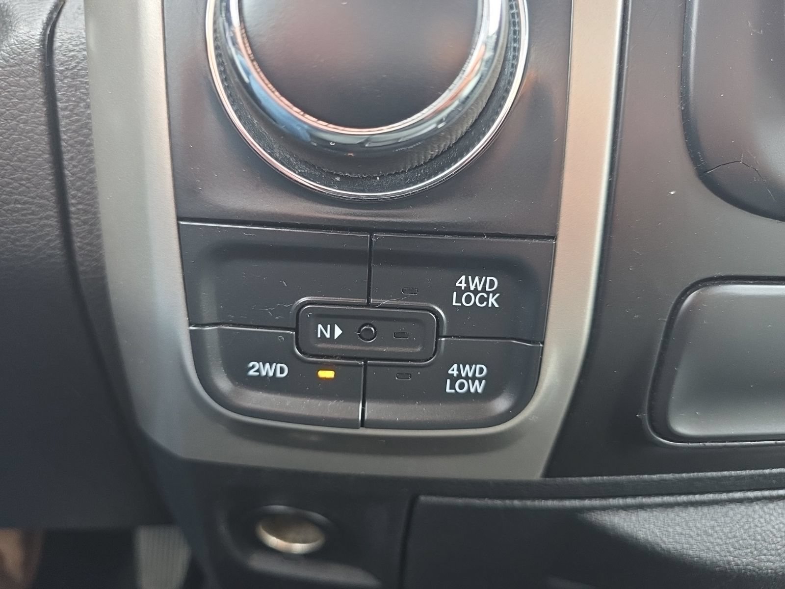 Used 2018 RAM 1500 Classic SLT AWD/4WD image 14