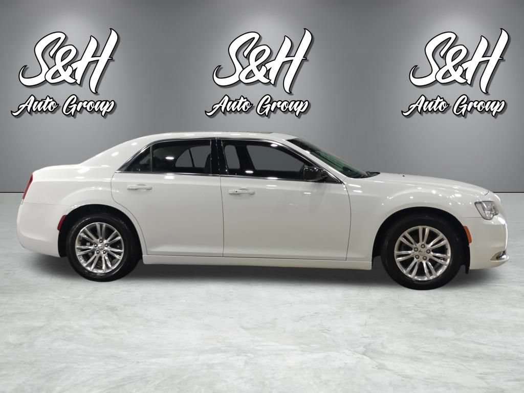 Used 2017 Chrysler 300 Touring w/ Value Package RWD image 19
