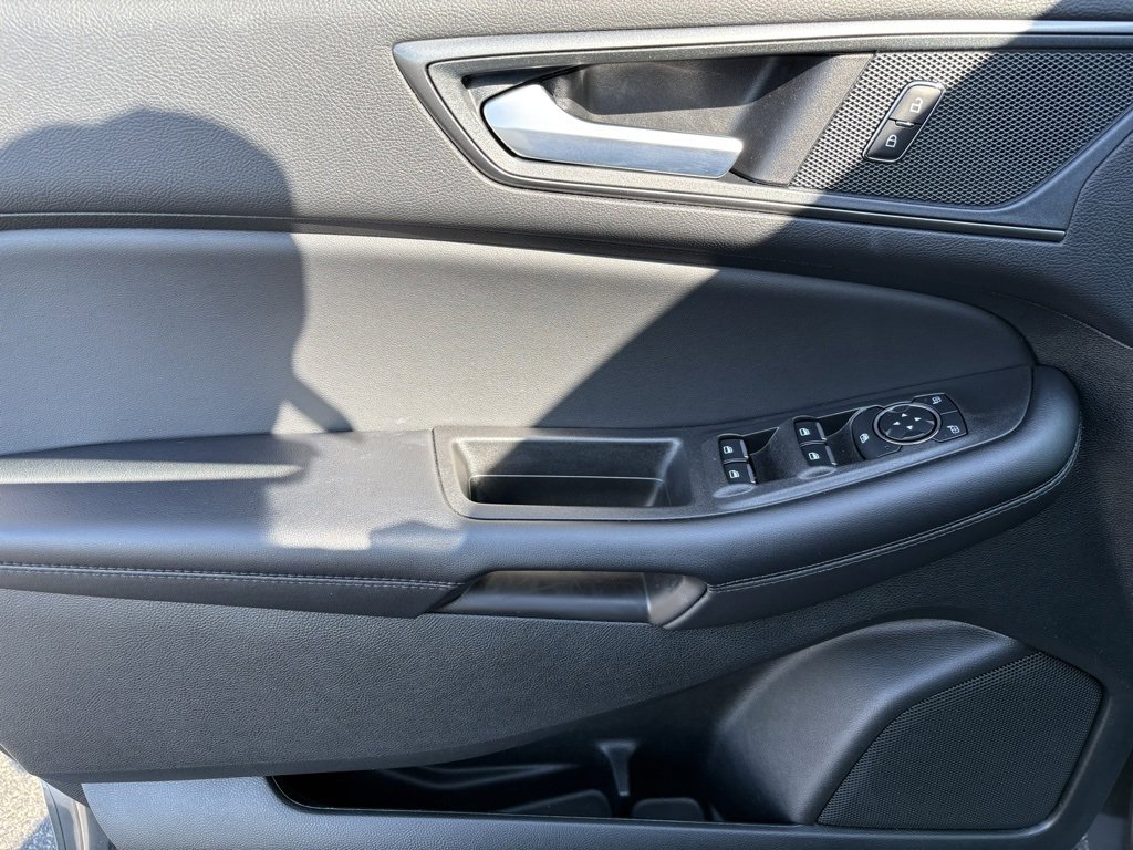 Used 2024 Ford Edge SE w/ Black Appearance Package image 49