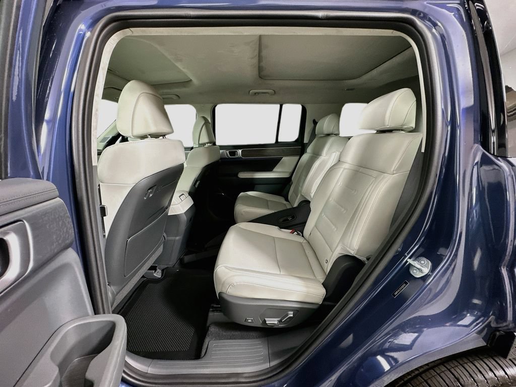 New 2027 Hyundai Santa Fe Calligraphy FWD image 17