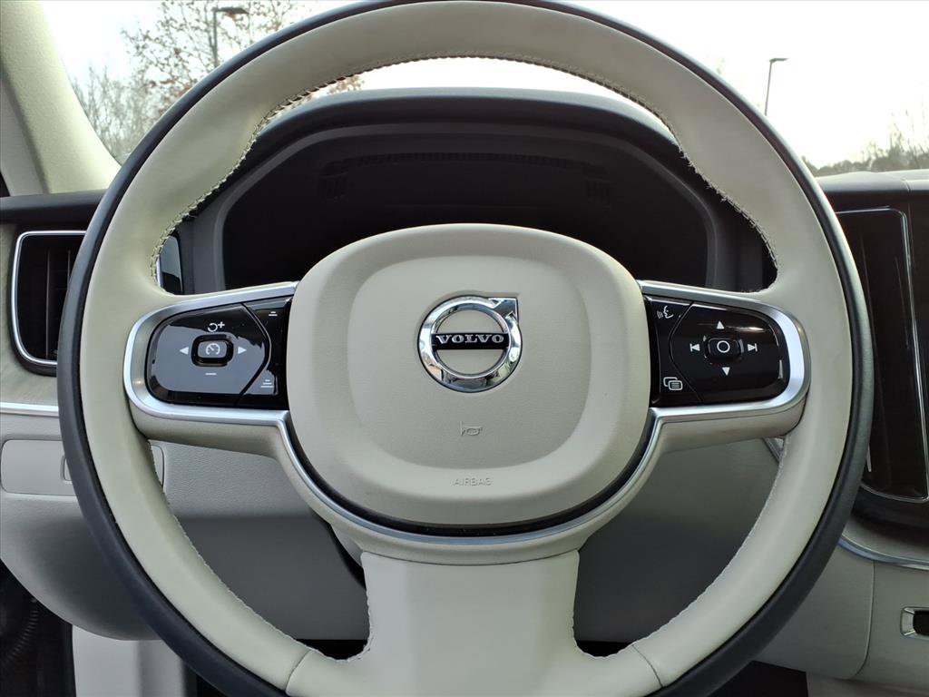 Certified 2023 Volvo XC60 B5 Plus w/ Climate Package image 28