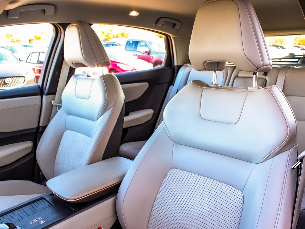 Used 2023 Nissan Ariya AWD image 33