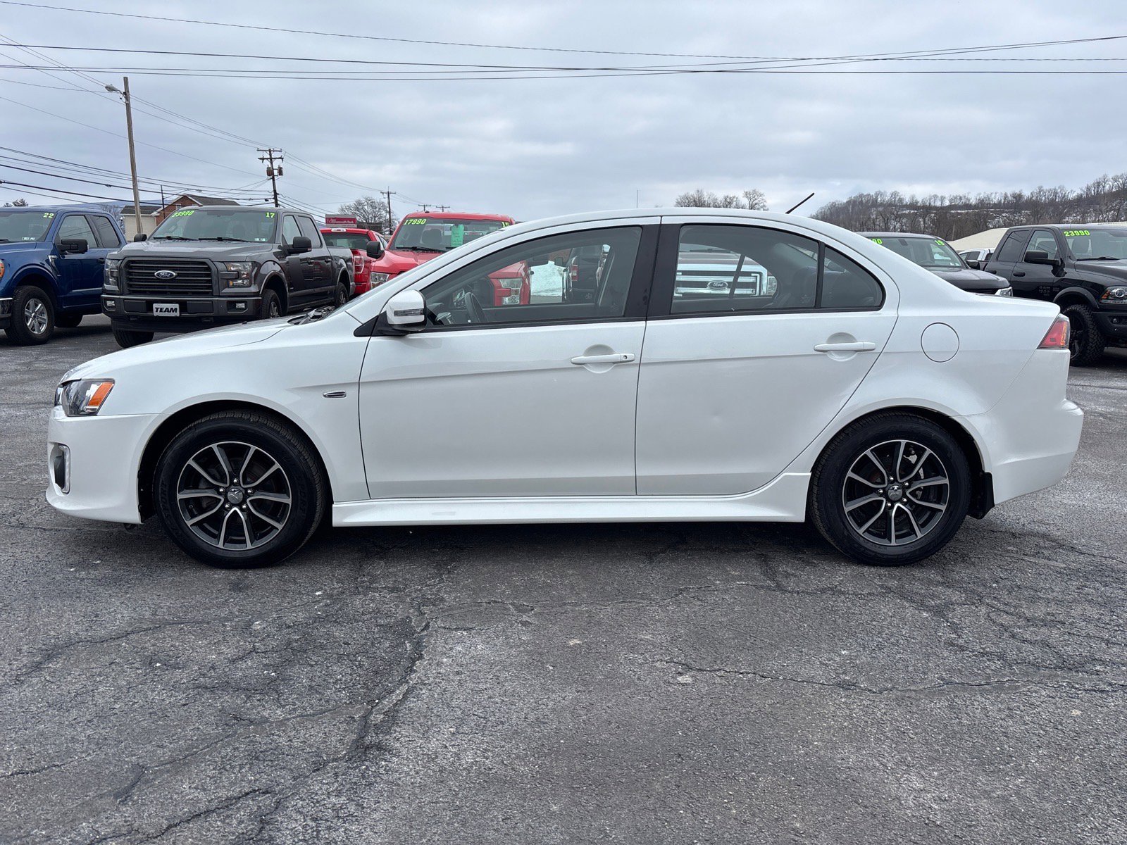 Used 2017 Mitsubishi Lancer ES image 4