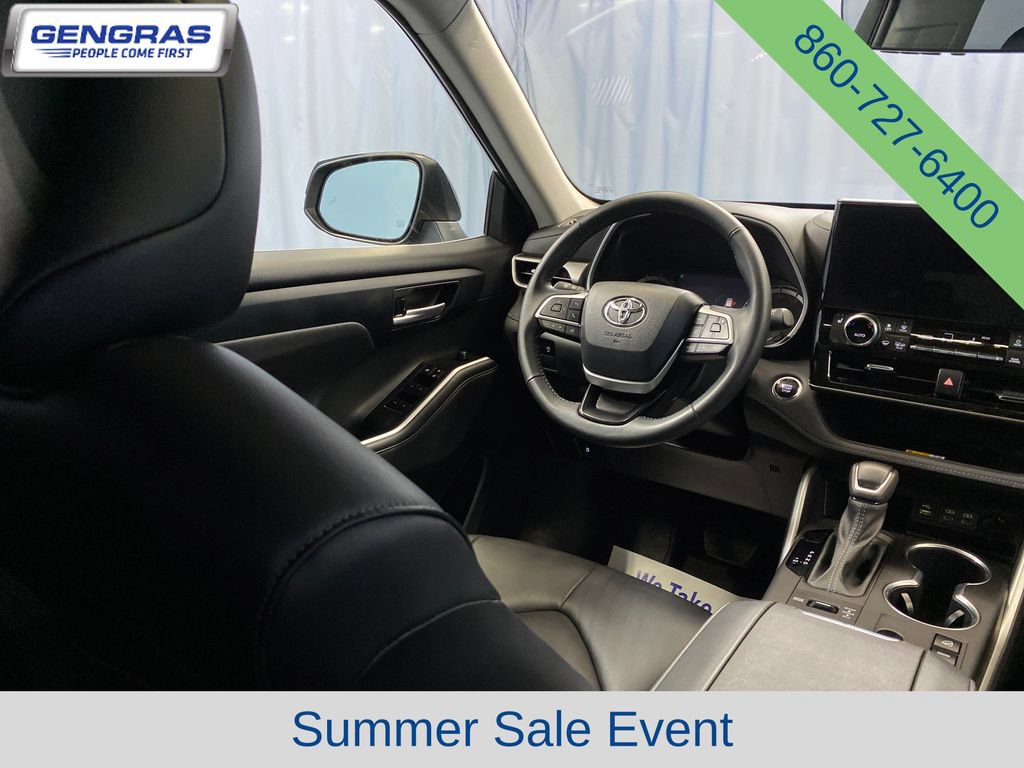 Used 2023 Toyota Highlander XLE AWD/4WD image 40