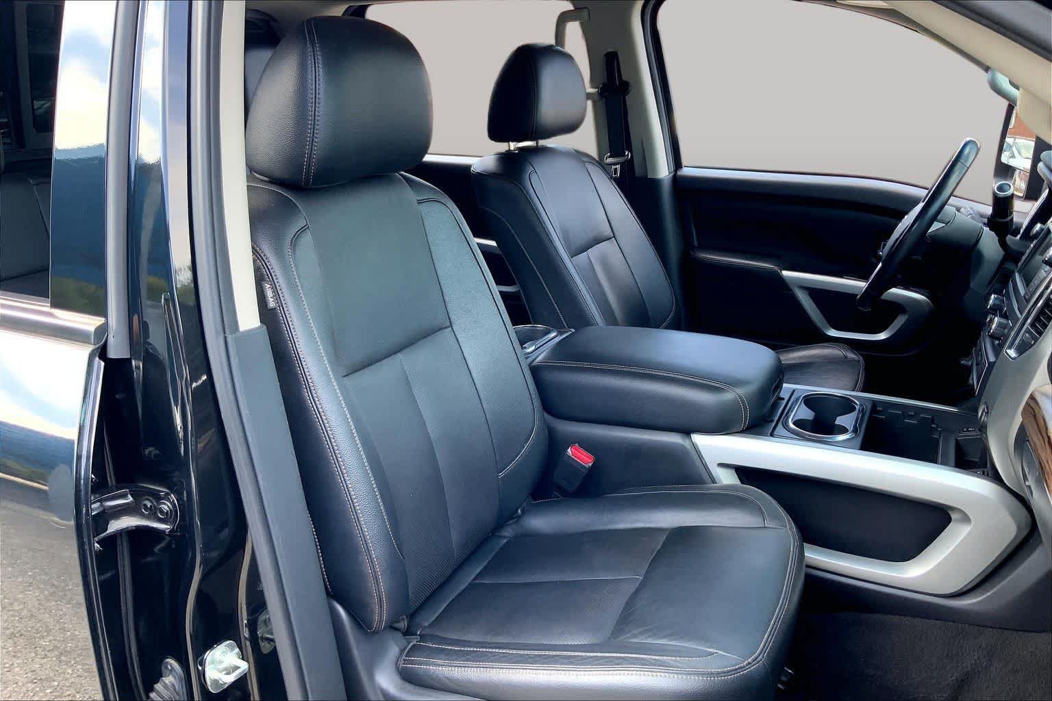 Used 2019 Nissan Titan SL w/ Chrome Package AWD/4WD image 9
