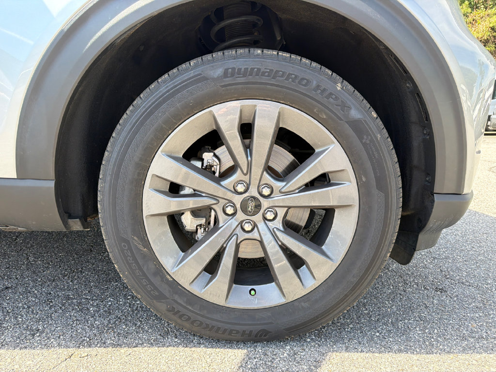 Used 2024 Ford Explorer XLT w/ Equipment Group 202A AWD/4WD image 12