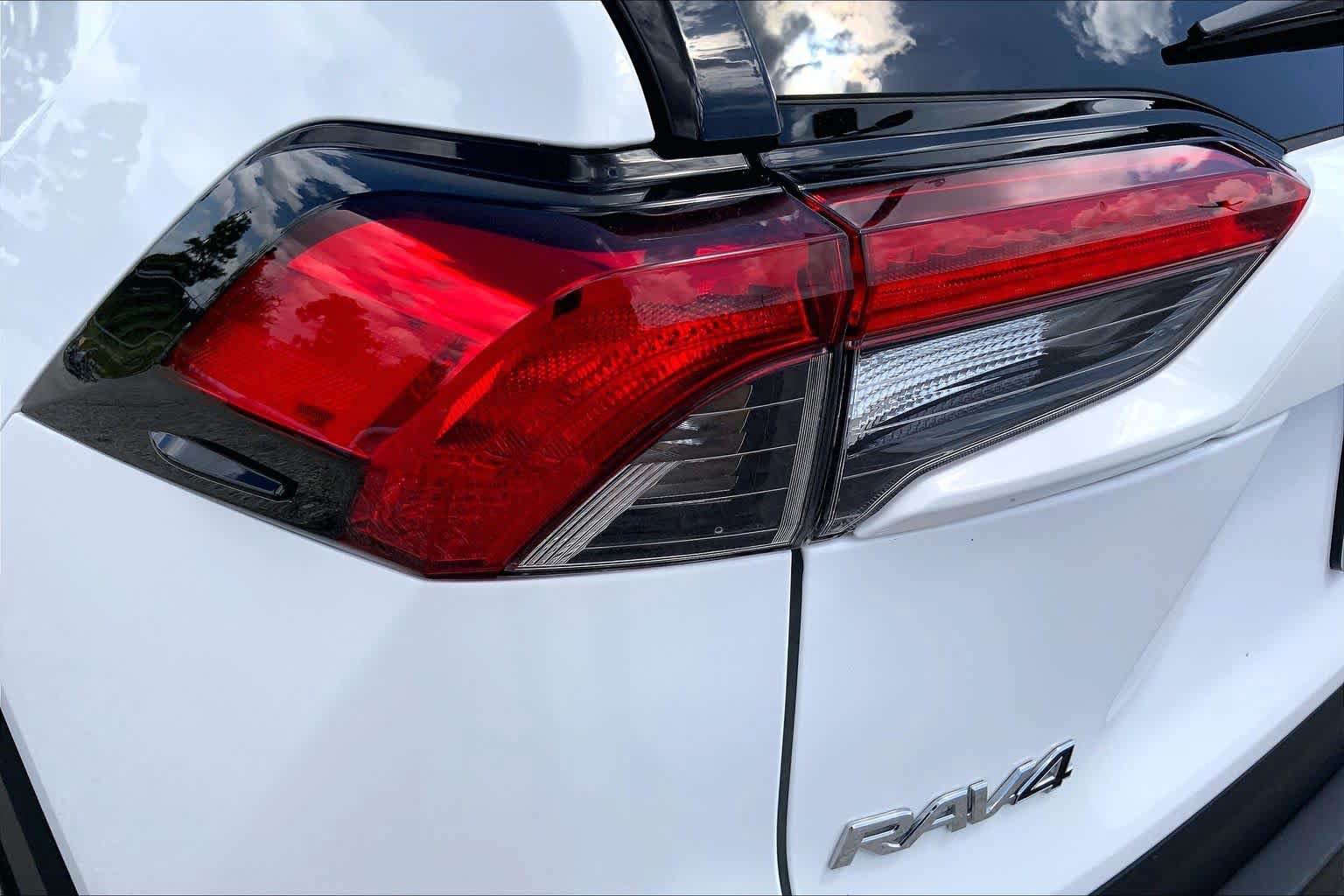 Certified 2025 Toyota RAV4 LE AWD/4WD image 28