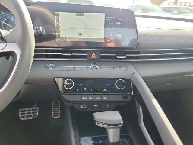 Certified 2025 Hyundai Elantra SEL image 12