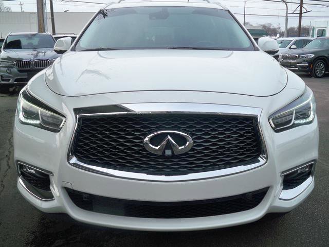 Used 2019 INFINITI QX60 Luxe w/ Essential Package image 2