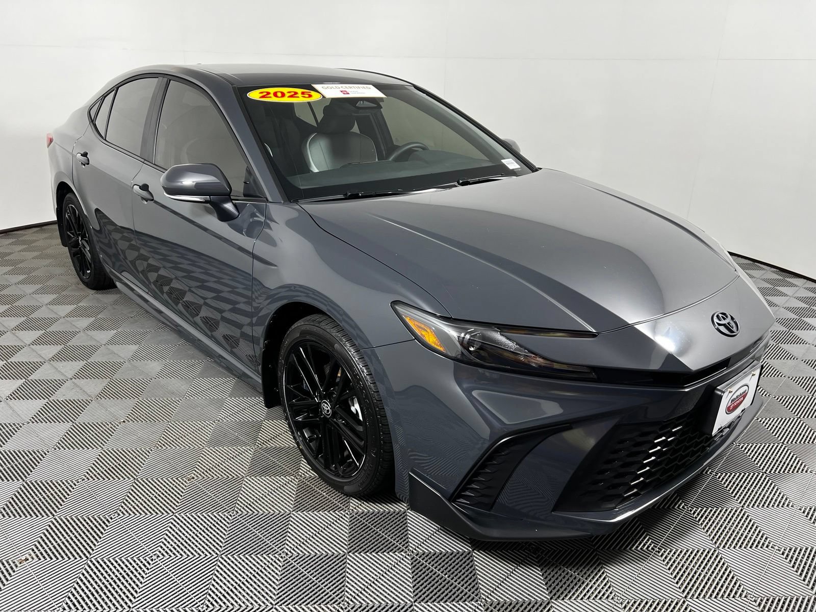 Certified 2025 Toyota Camry SE AWD/4WD image 3