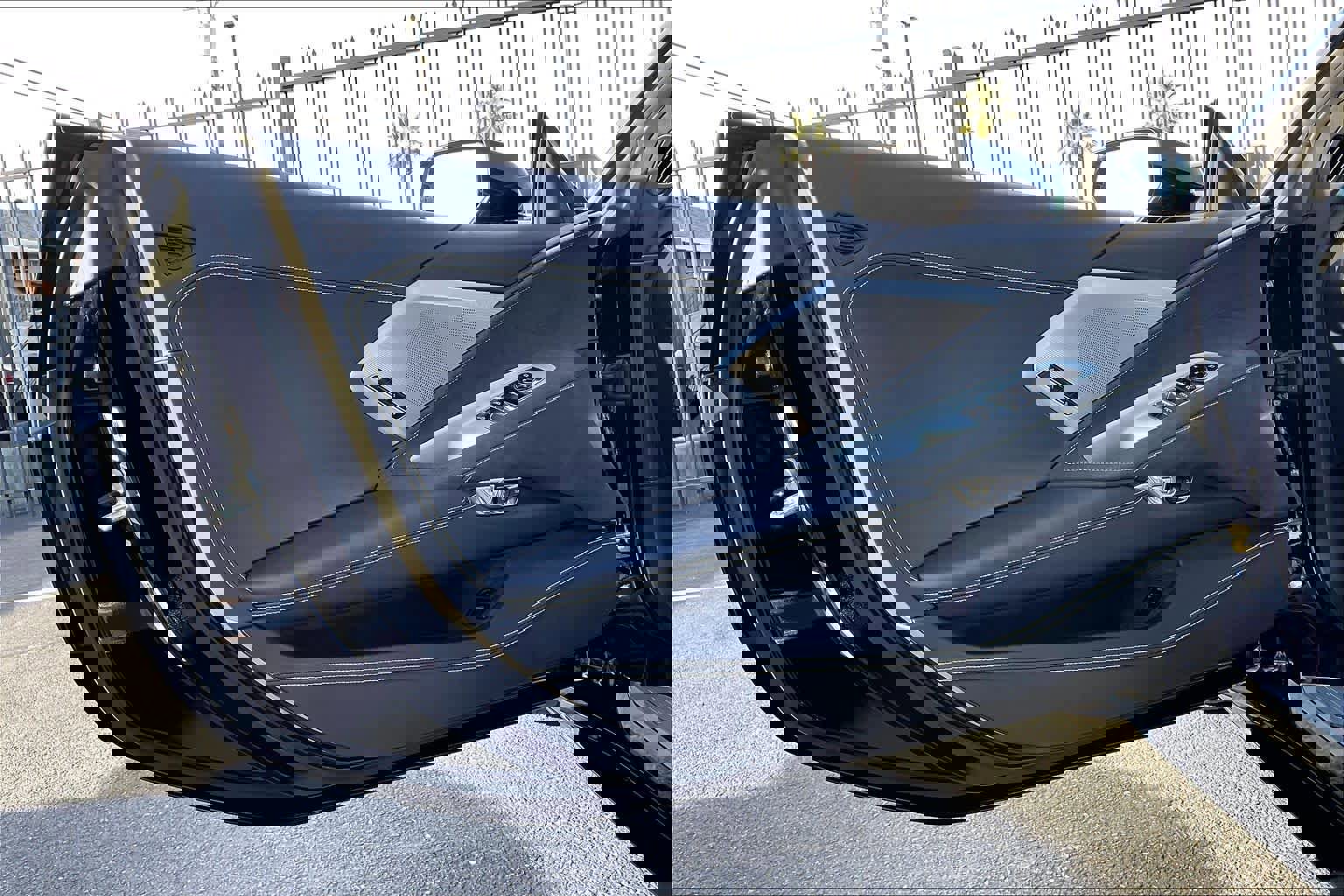 Used 2022 Chevrolet Corvette Stingray Premium Conv w/ Z51 Performance Package image 24