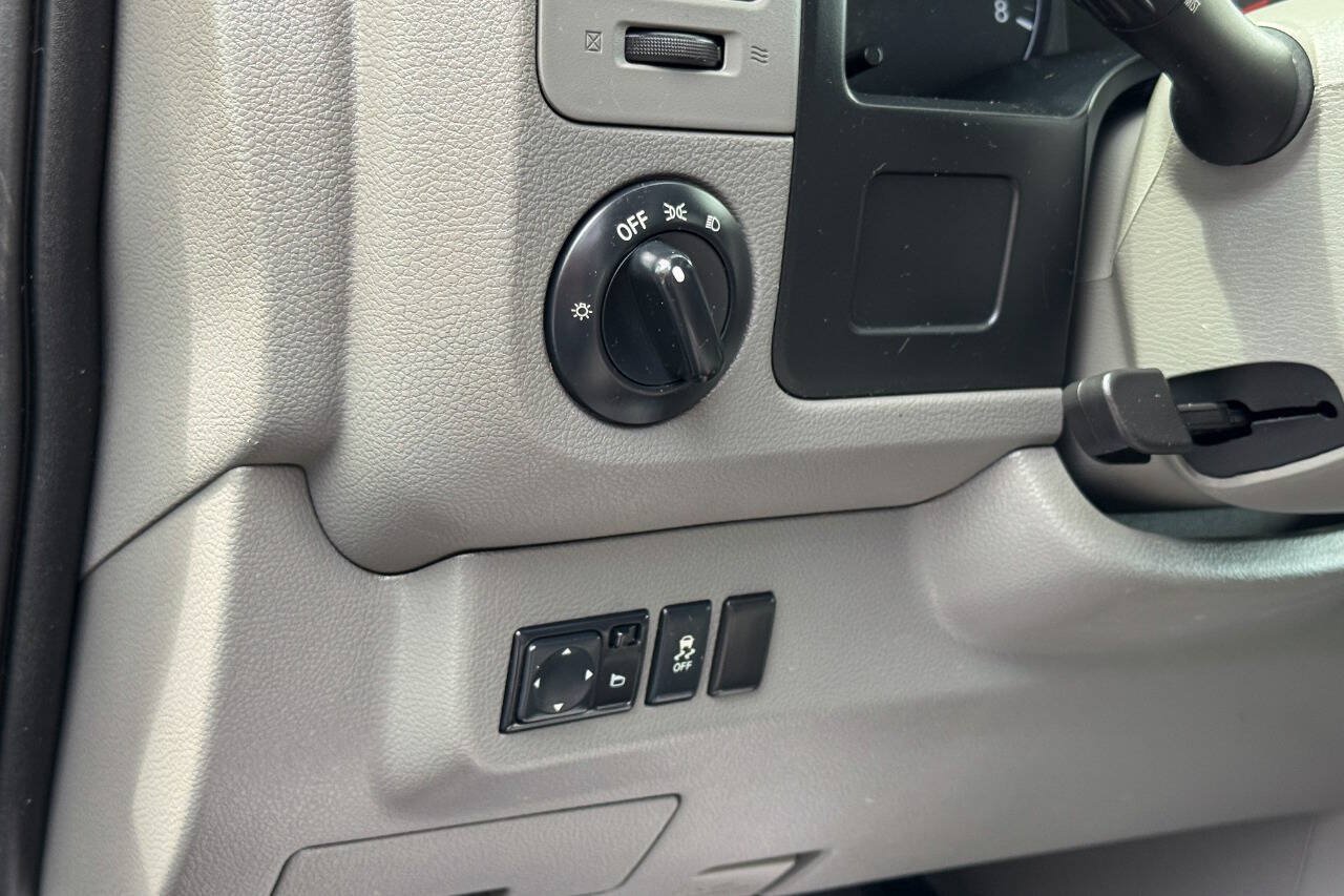 Used 2018 Nissan NV 3500 SV w/ Navigation Package RWD image 22