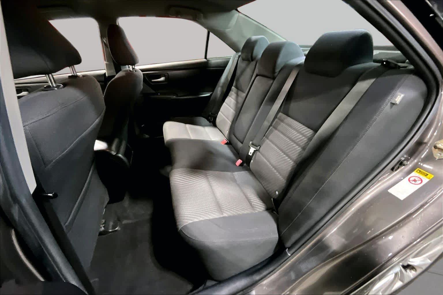 Used 2015 Toyota Camry LE FWD image 18