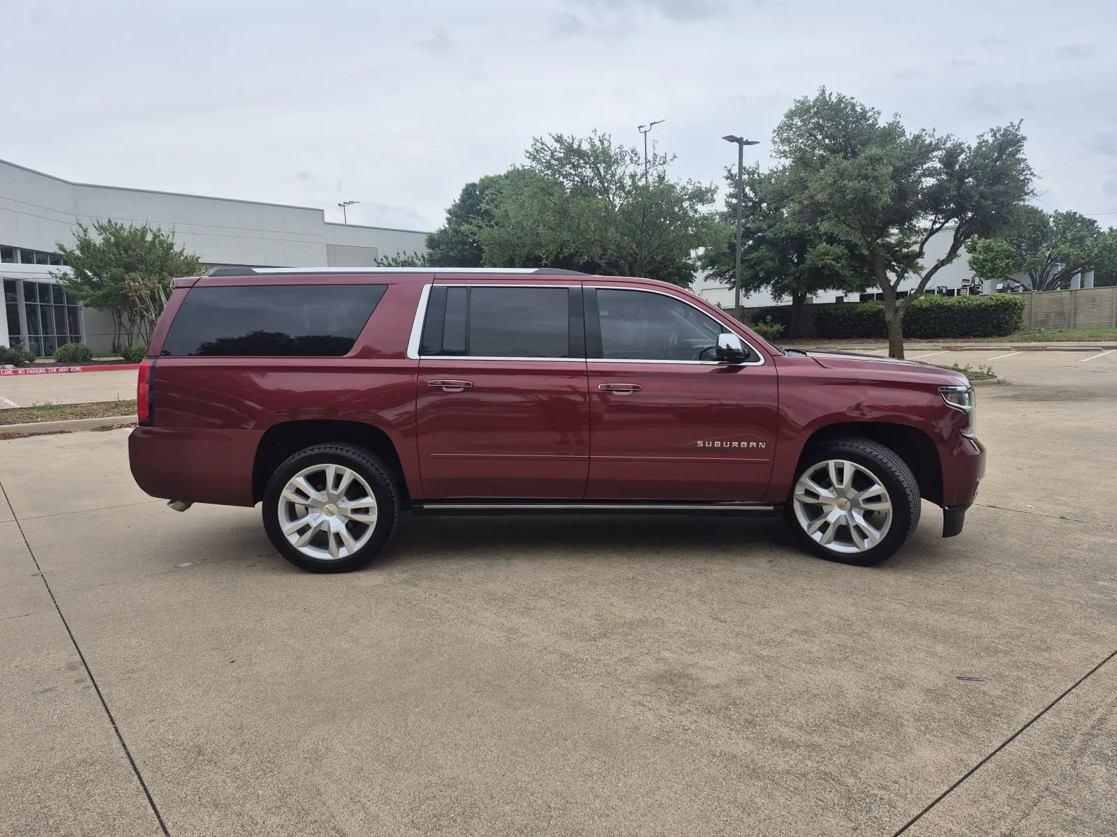 Used 2018 Chevrolet Suburban Premier AWD/4WD image 5