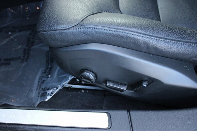 Used 2025 Volvo V60 B5 Cross Country Plus image 14