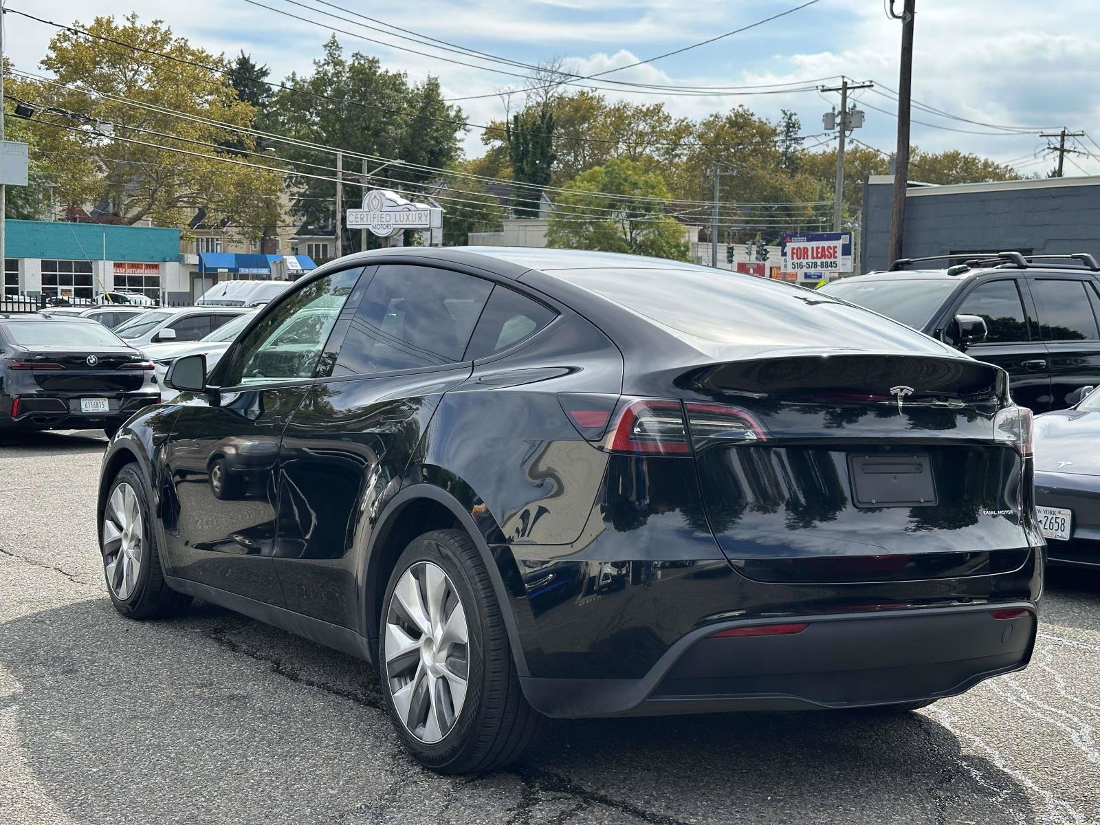 Used 2023 Tesla Model Y Long Range AWD/4WD image 5