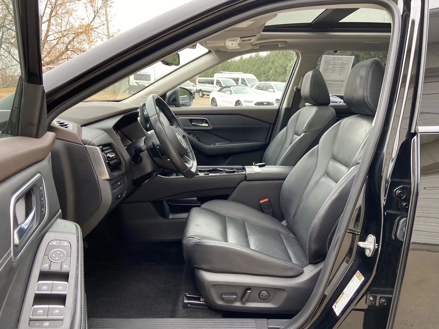 Used 2021 Nissan Rogue SL w/ Premium Package image 11