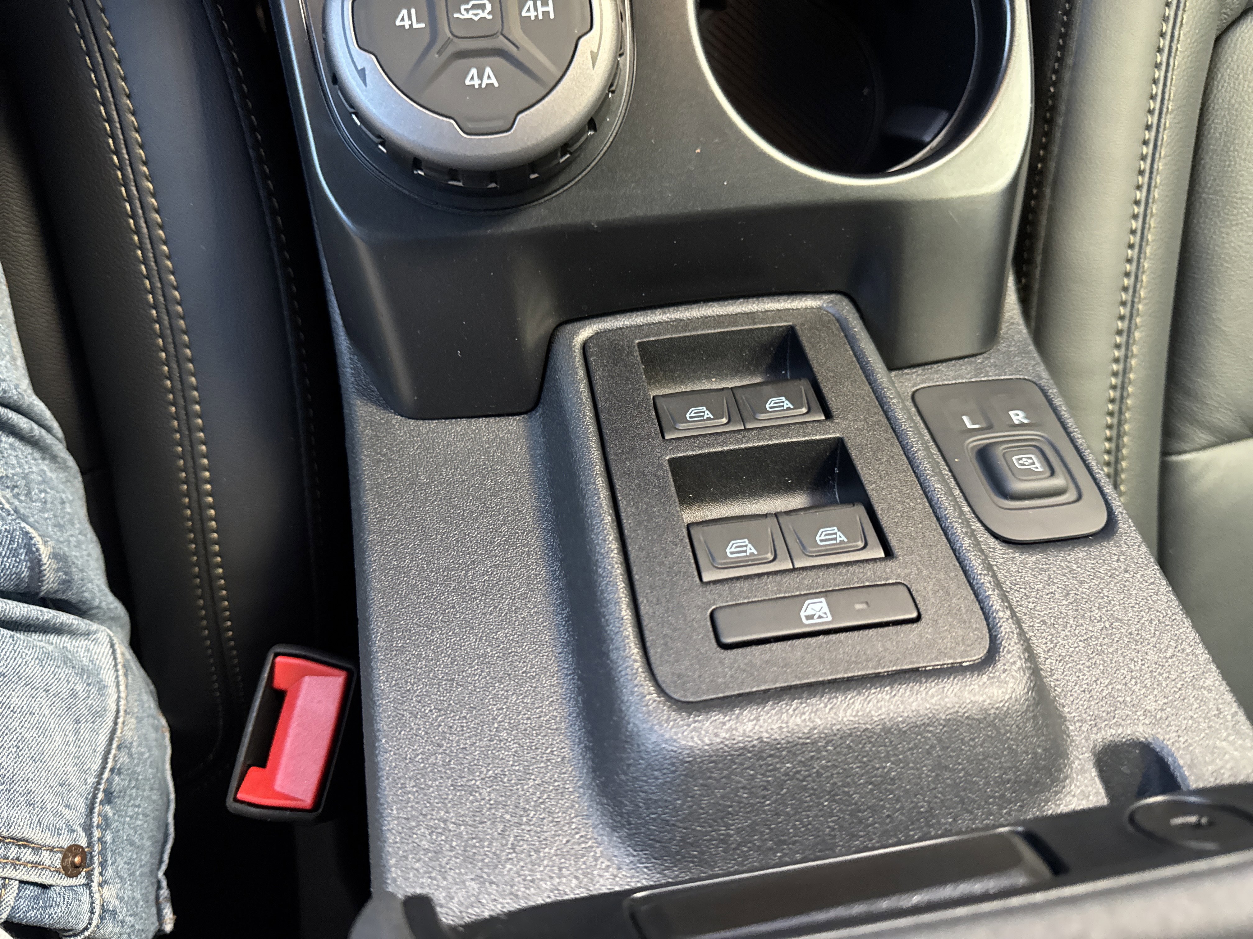 New 2025 Ford Bronco Badlands image 24