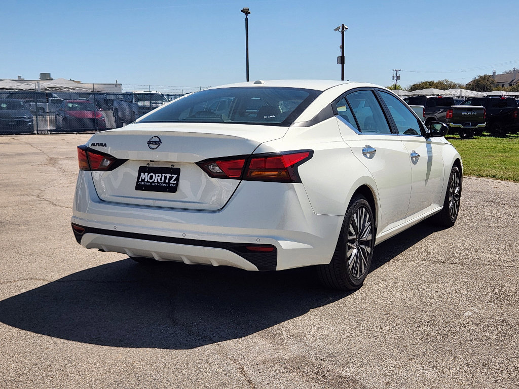 Used 2025 Nissan Altima 2.5 SV FWD image 35