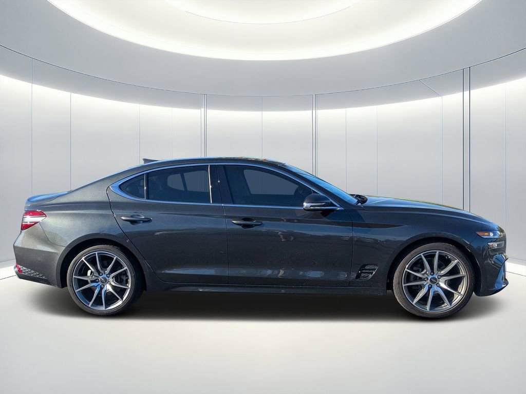 Used 2023 Genesis G70 2.0T image 3