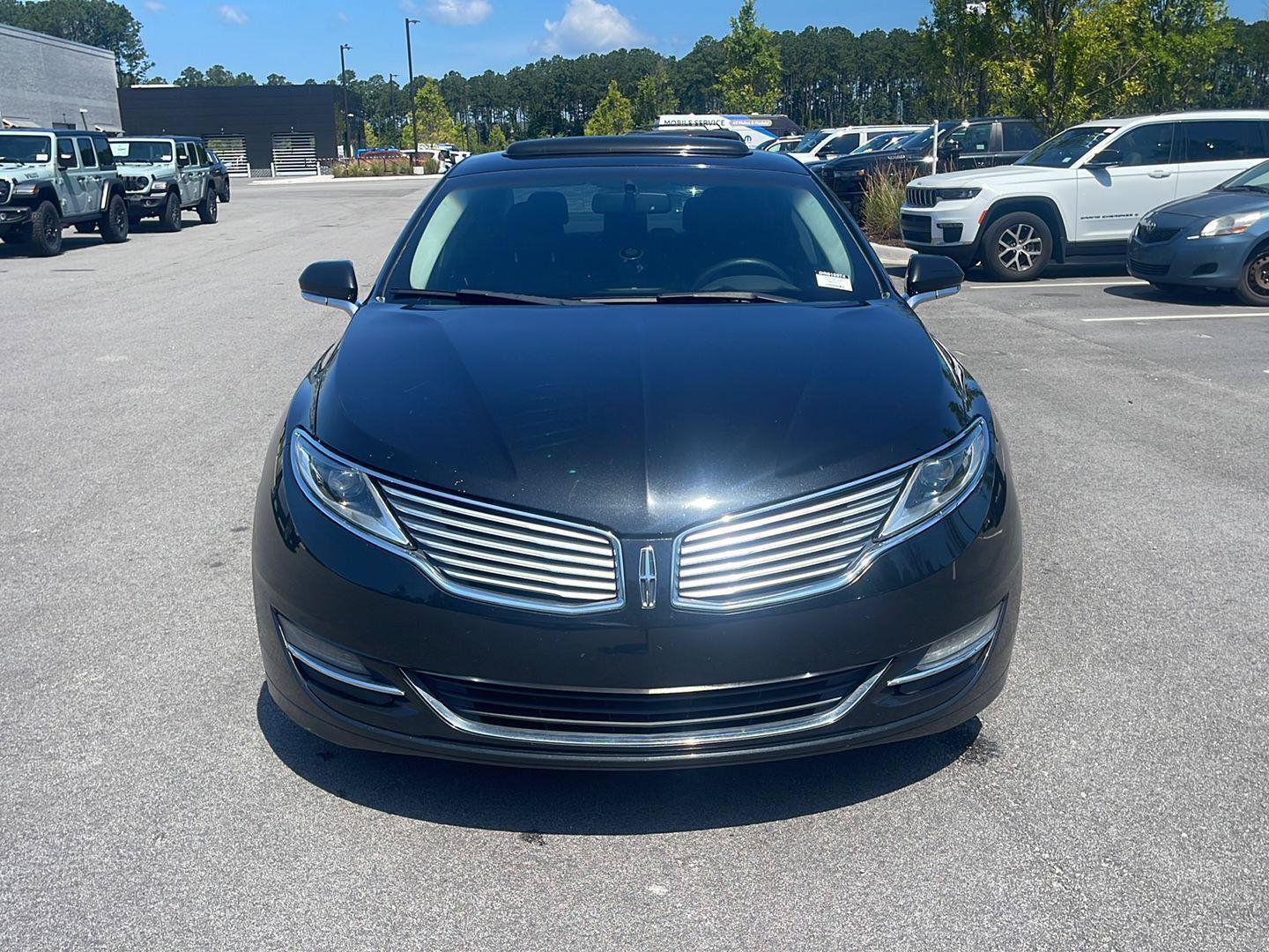 Used 2013 Lincoln MKZ FWD image 2