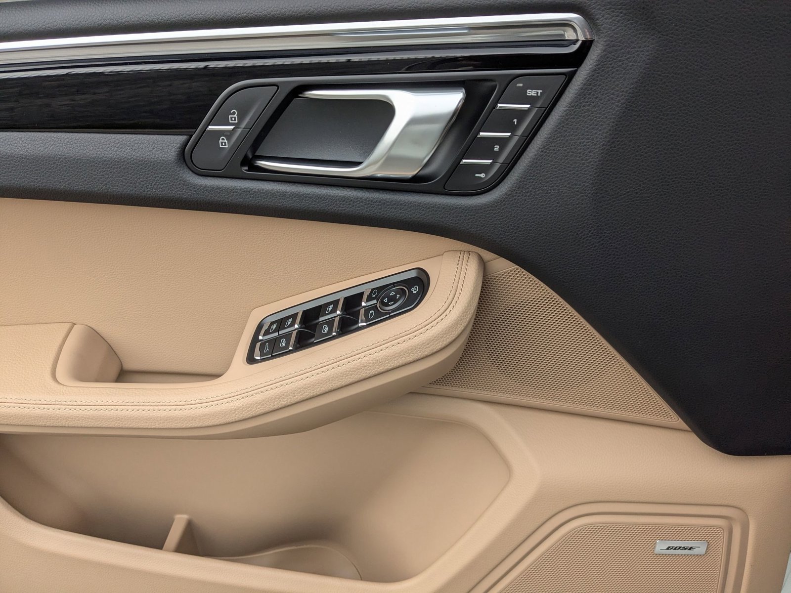 Certified 2026 Porsche Macan AWD/4WD image 12