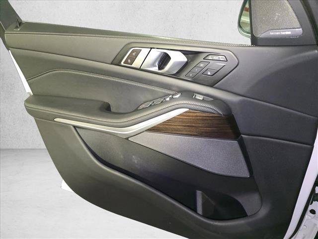 Used 2024 BMW X7 xDrive40i w/ Premium Package AWD/4WD image 28