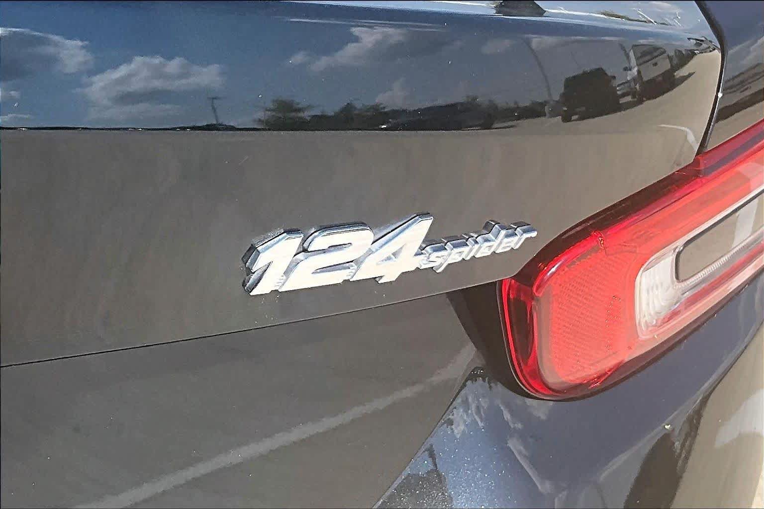 Used 2019 FIAT 124 Spider Abarth w/ Convenience Group RWD image 8