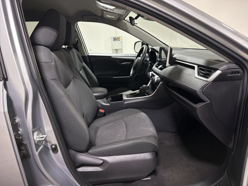 Used 2024 Toyota RAV4 XLE FWD image 21