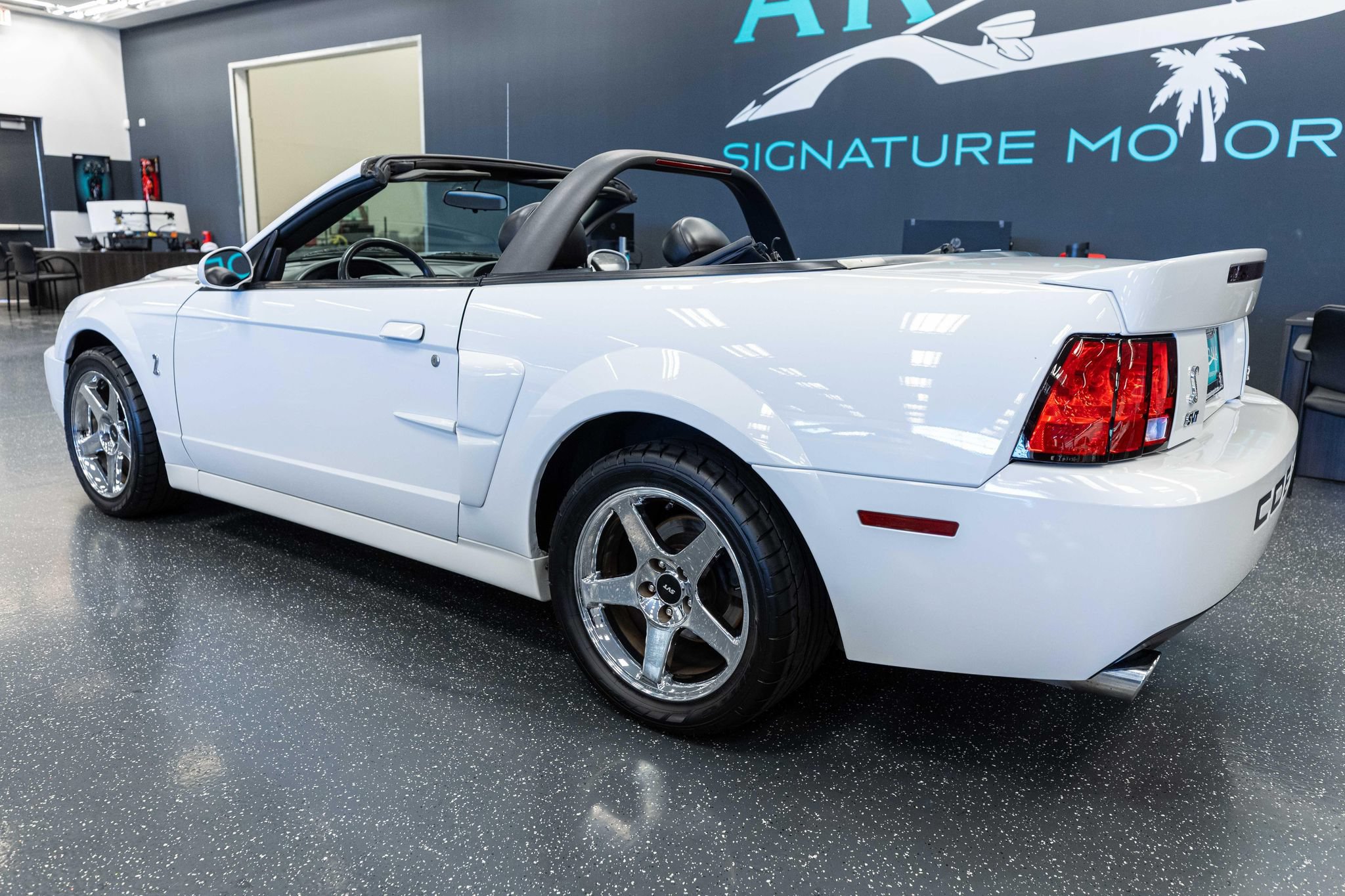 Used 2004 Ford Mustang Cobra RWD image 8
