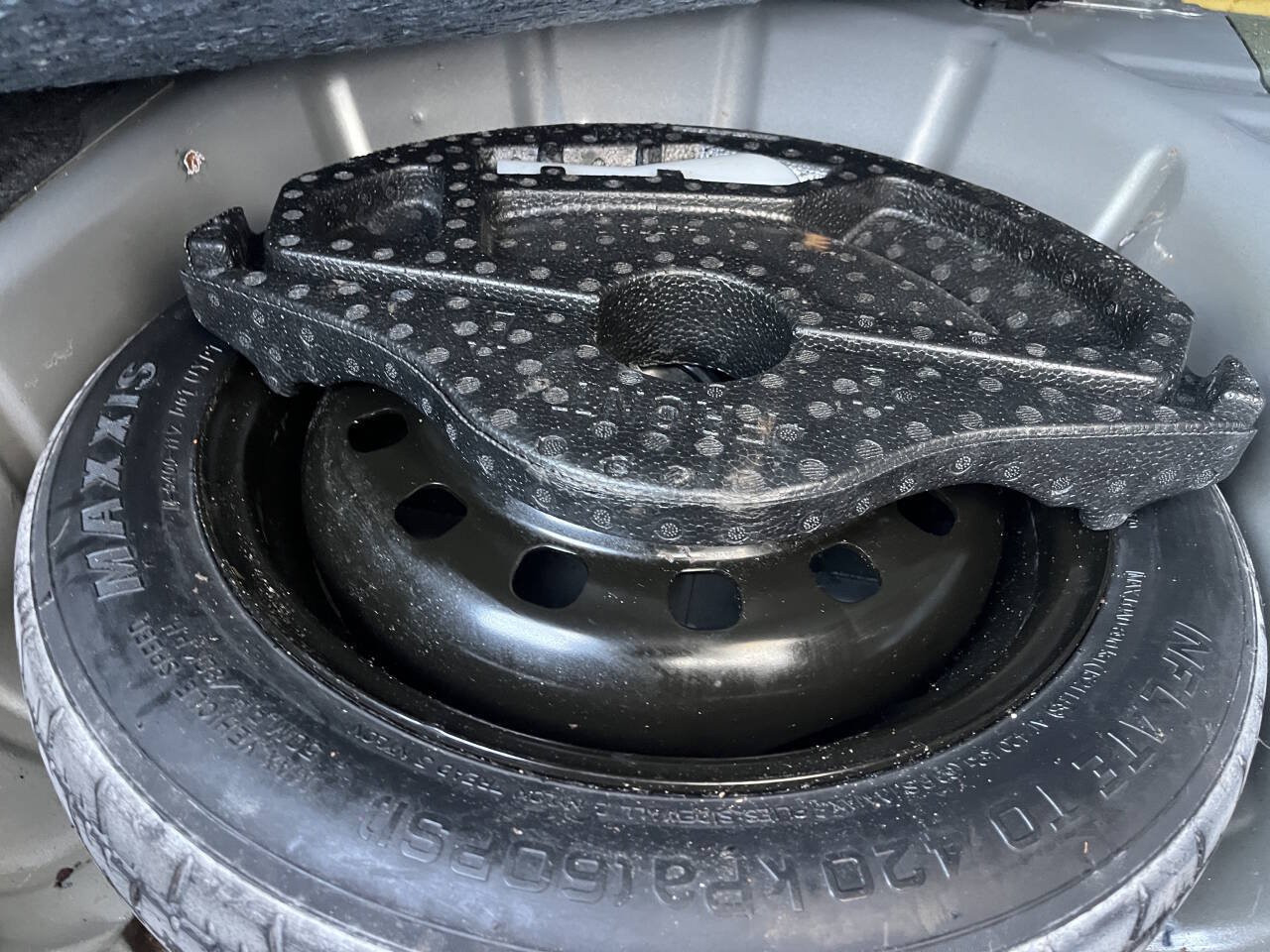 Used 2015 Ford Fiesta SE FWD image 24