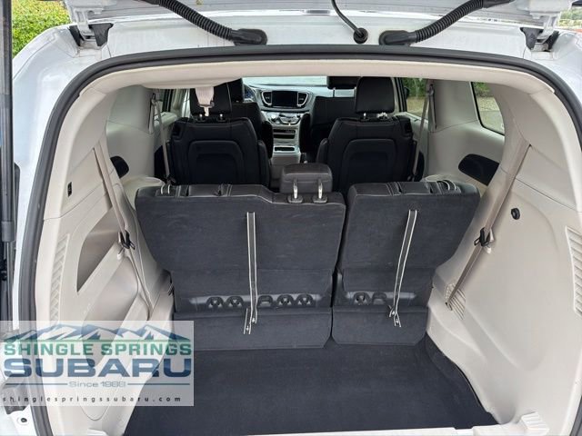 Used 2024 Chrysler Pacifica Touring-L FWD image 20