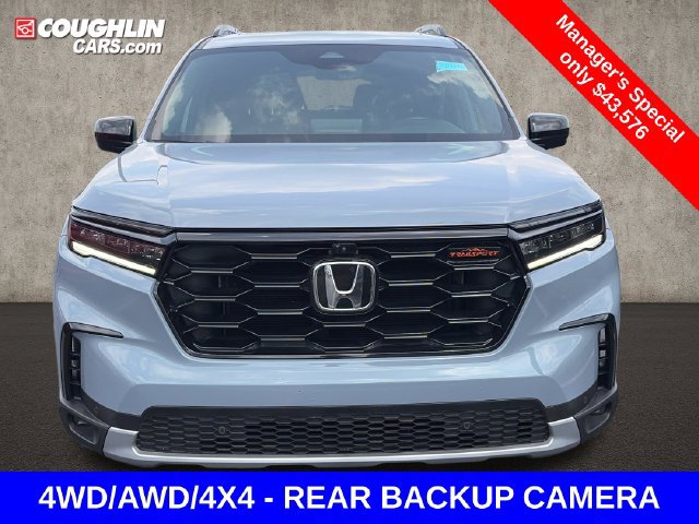 Used 2025 Honda Pilot TrailSport image 2