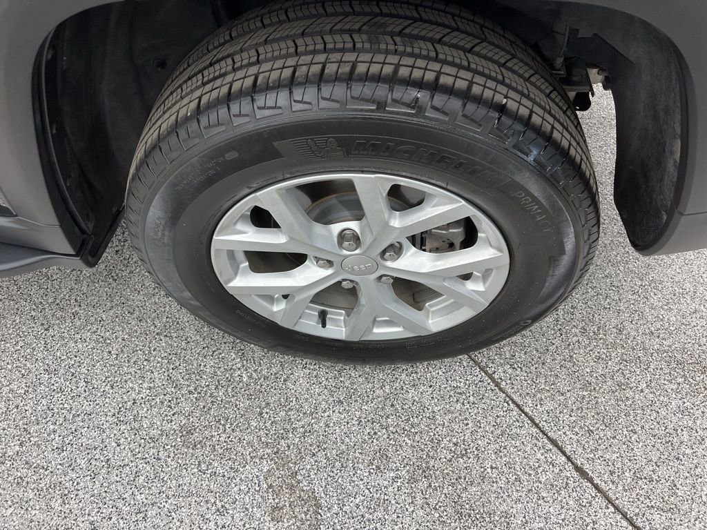 Used 2023 Jeep Grand Cherokee Limited image 8