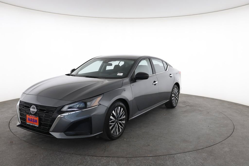 Used 2025 Nissan Altima 2.5 SV image 5