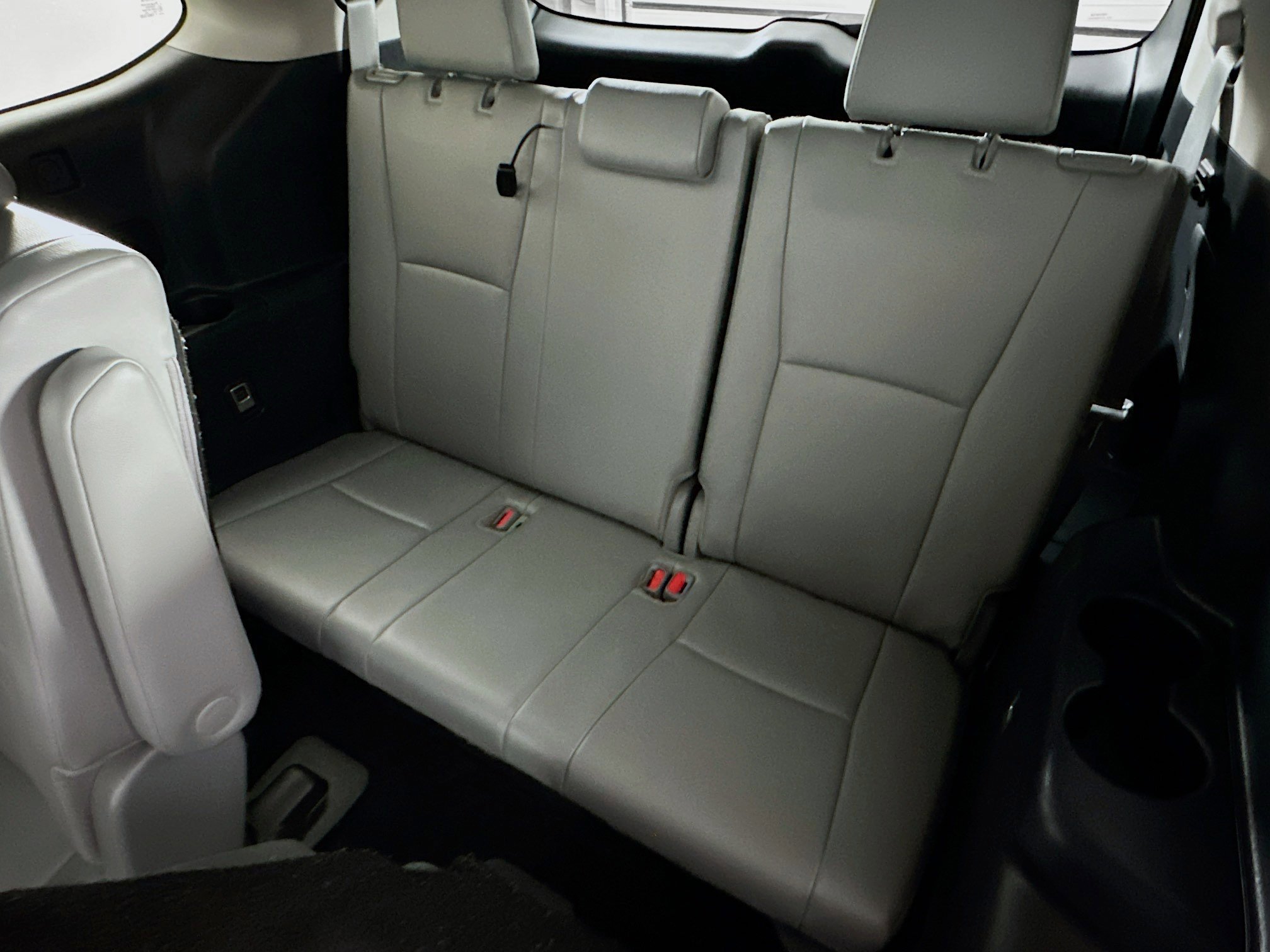 Used 2025 Toyota Highlander XLE image 31