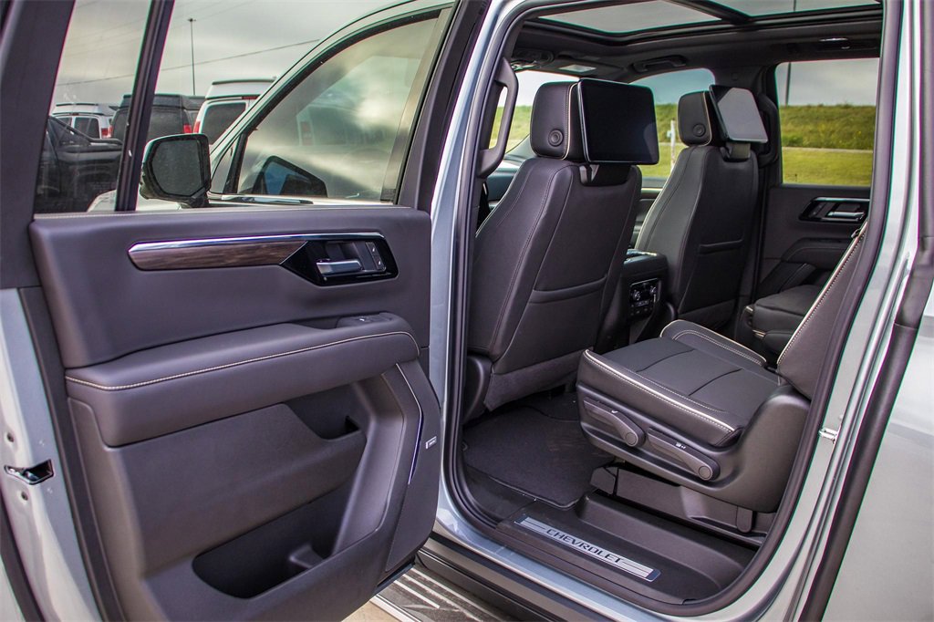 New 2026 Chevrolet Suburban Premier image 22