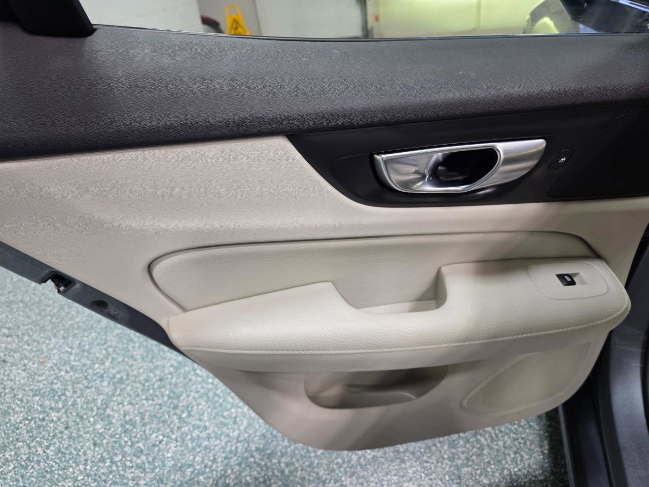 Used 2021 Volvo S60 T5 Momentum w/ Premium Package image 20