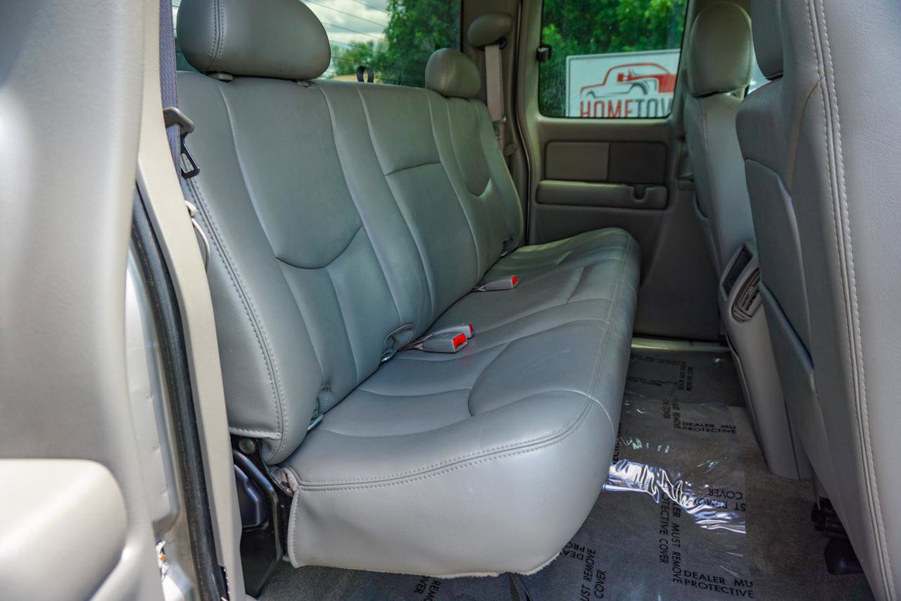 Used 2005 GMC Sierra 2500 SLT w/ Heavy-Duty Power Package AWD/4WD image 20