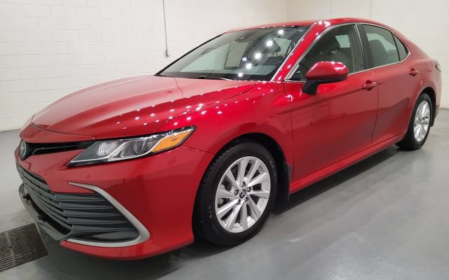 Used 2023 Toyota Camry LE FWD image 3