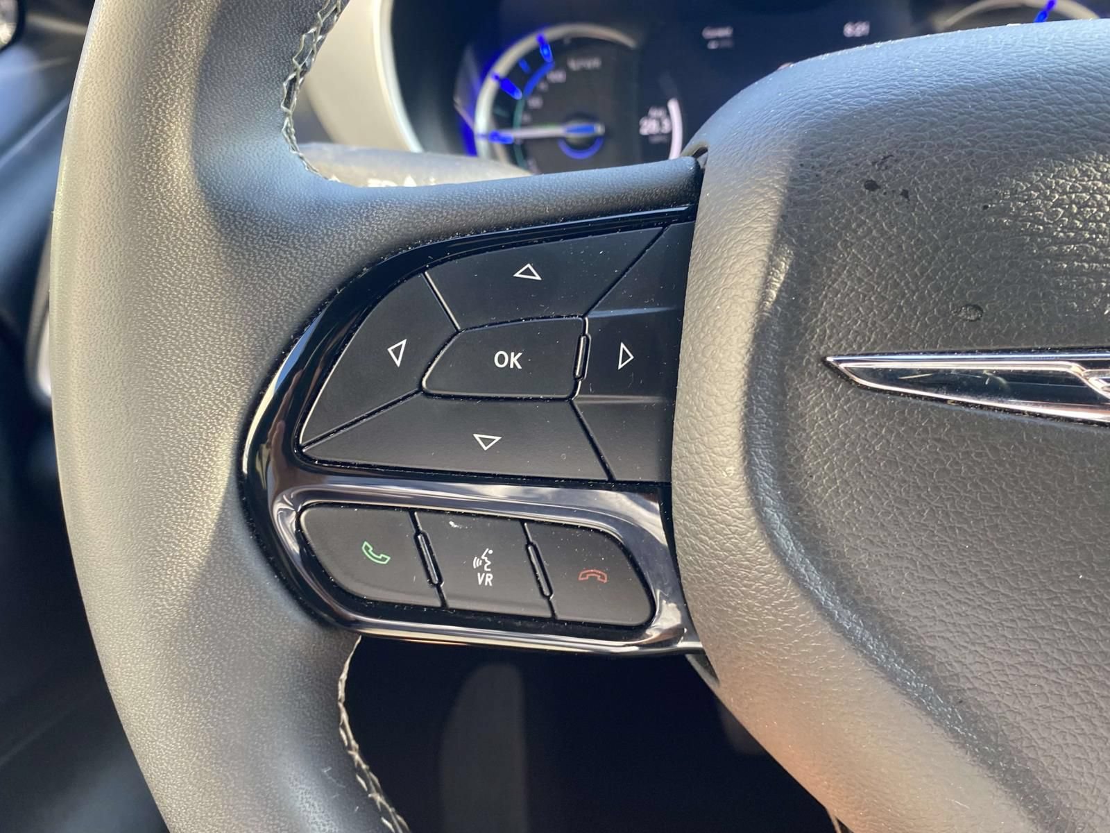 Used 2024 Chrysler Pacifica Limited FWD image 31