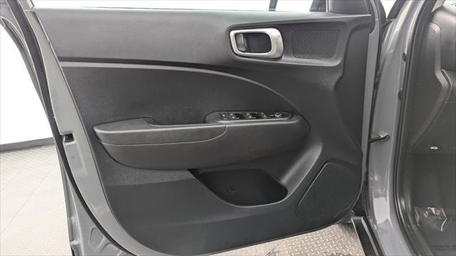 Used 2021 Hyundai Venue SE w/ Cargo Package image 13