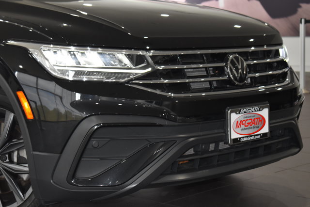 Used 2022 Volkswagen Tiguan SE AWD/4WD image 2