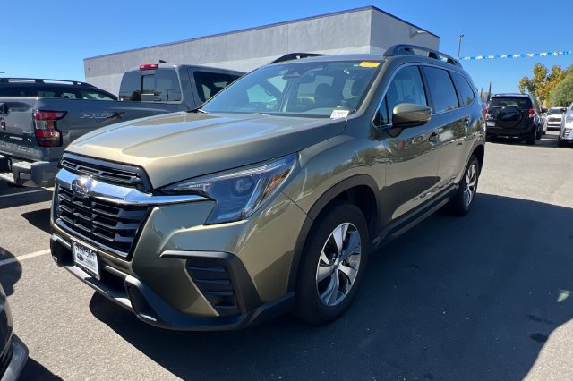 Used 2025 Subaru Ascent Premium AWD/4WD image 2