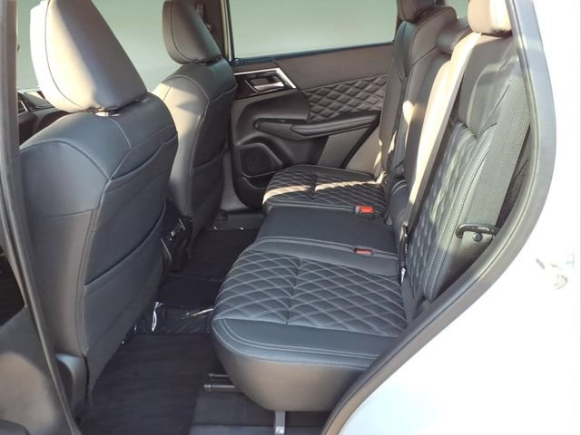 Used 2023 Mitsubishi Outlander SEL AWD/4WD image 12