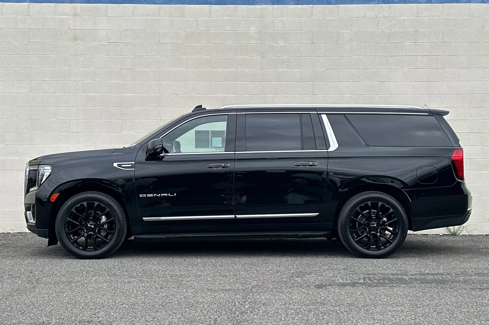 Certified 2023 GMC Yukon XL Denali w/ Max Trailering Package AWD/4WD image 7