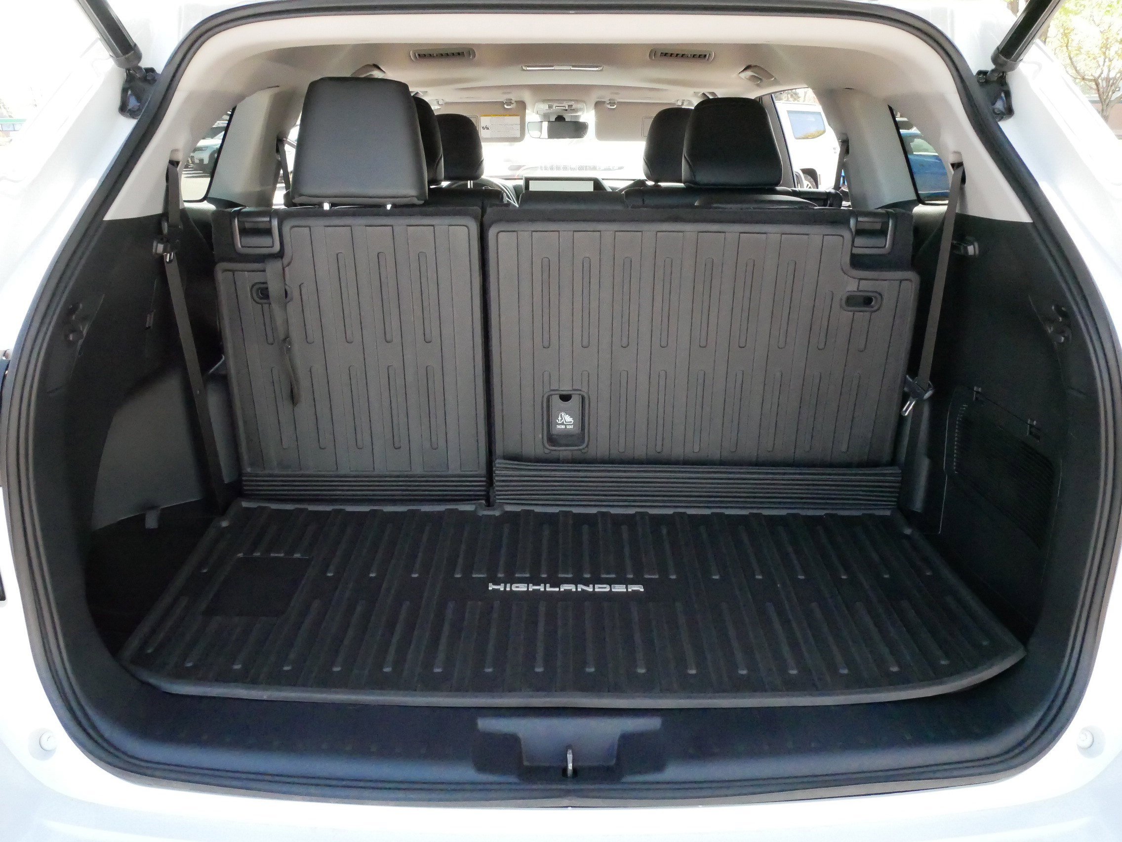 Used 2023 Toyota Highlander XLE AWD/4WD image 18