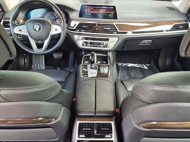 Used 2020 BMW 740i RWD image 17